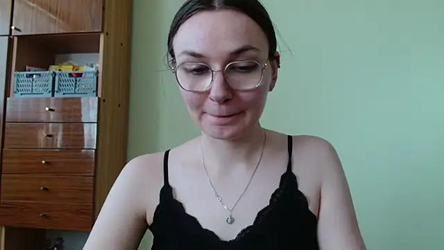LooveELLYx online show from 06-17-26, 01:32