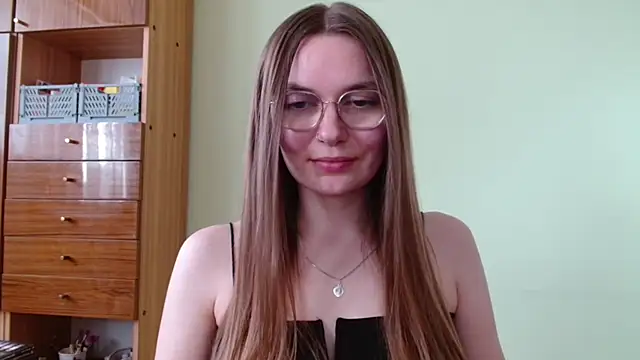 Snapshot of LooveELLYx chatting on 04-30-26, 01:40 LooveELLYx online show from 04-30-26, 01:40