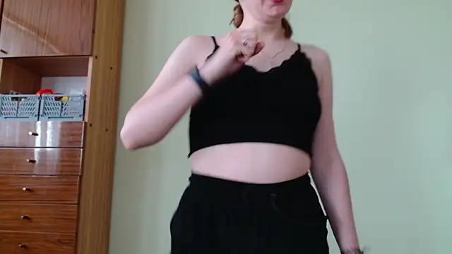 Snapshot of LooveELLYx chatting on 05-08-26, 06:39 LooveELLYx online show from 05-08-26, 06:39