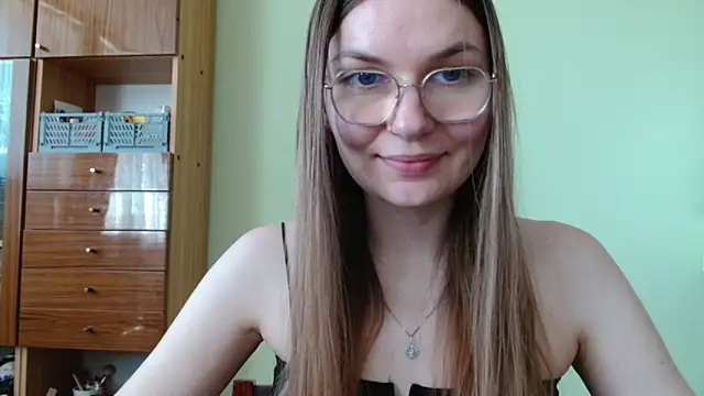 Snapshot of LooveELLYx chatting on 05-27-26, 01:29 LooveELLYx online show from 05-27-26, 01:29