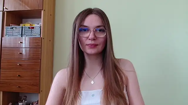 LooveELLYx online show from 06-18-26, 06:45