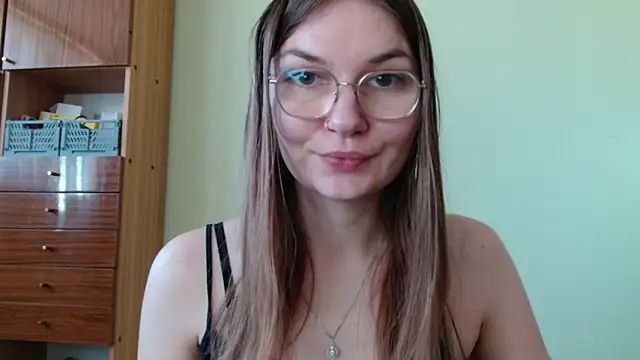 LooveELLYx online show from 10-18-25, 07:10