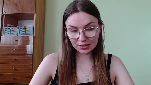 Snapshot of LooveELLYx chatting on 06-10-26, 01:34 LooveELLYx online show from 06-10-26, 01:34
