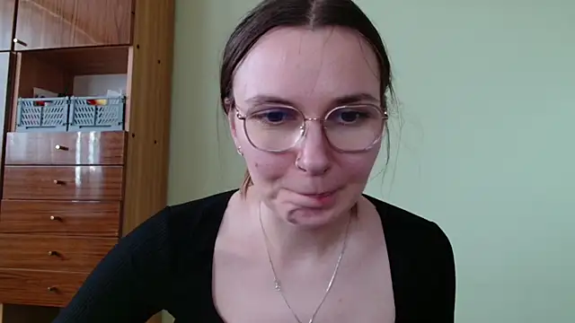 Snapshot of LooveELLYx chatting on 05-13-26, 01:29 LooveELLYx online show from 05-13-26, 01:29