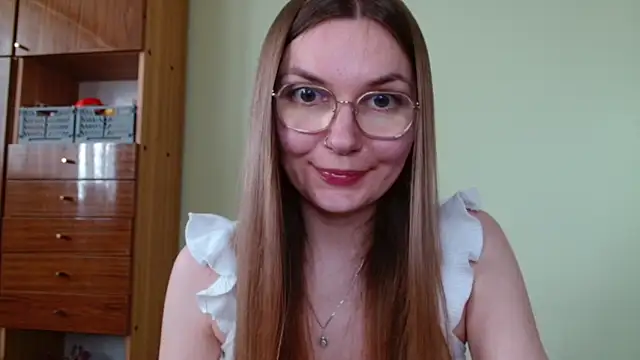 Snapshot of LooveELLYx chatting on 05-06-26, 01:37 LooveELLYx online show from 05-06-26, 01:37