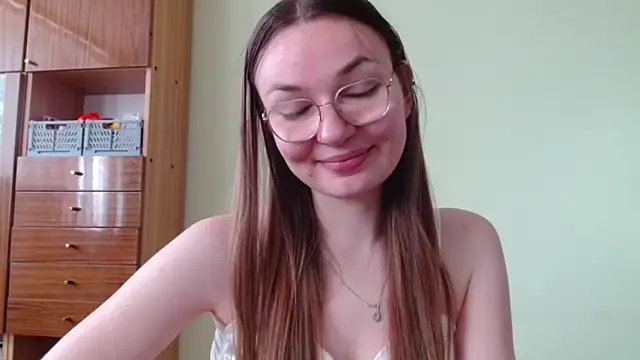 Snapshot of LooveELLYx chatting on 05-12-26, 02:01 LooveELLYx online show from 05-12-26, 02:01