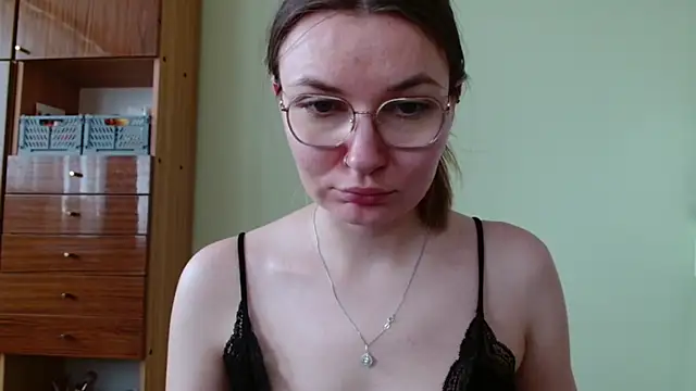 Snapshot of LooveELLYx chatting on 05-24-26, 01:44 LooveELLYx online show from 05-24-26, 01:44