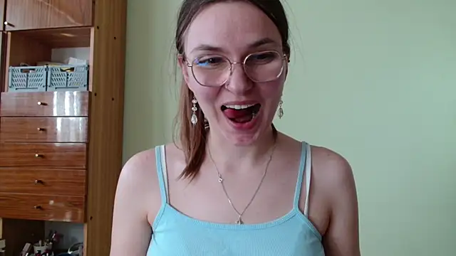 LooveELLYx online show from 04-15-26, 01:37