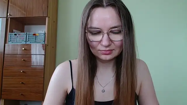 Snapshot of LooveELLYx chatting on 06-05-26, 06:29 LooveELLYx online show from 06-05-26, 06:29