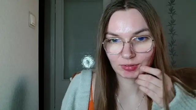 LooveELLYx online show from 03-18-25, 05:44