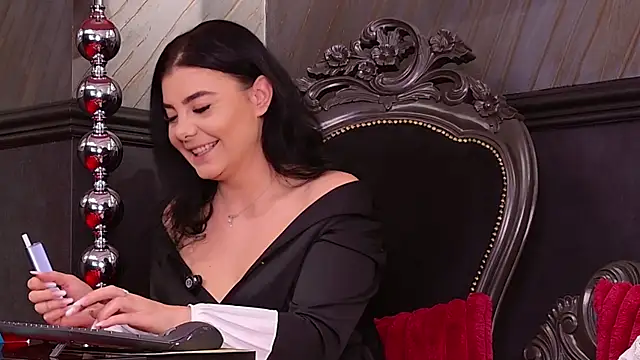 Snapshot of MistressEly chatting on 06-04-26, 11:26 MistressEly online show from 06-04-26, 11:26