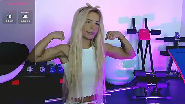 SarahRaynex online show from 06-17-26, 10:36