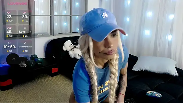 SarahRaynex online show from 06-05-26, 10:32