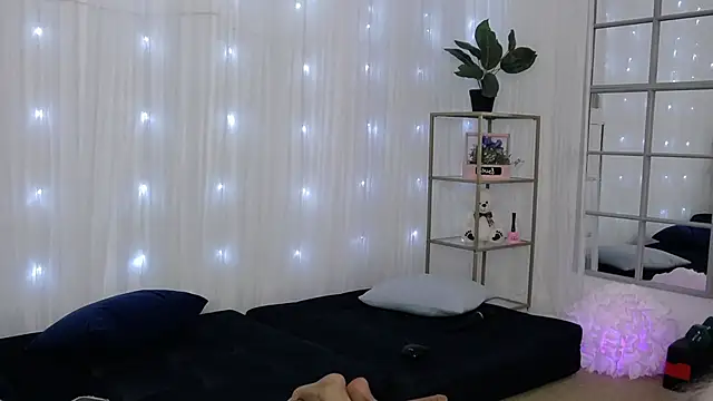 Snapshot of SarahRaynex chatting on 02-03-26, 11:32 SarahRaynex online show from 02-03-26, 11:32