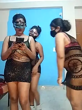 Snapshot of Sexy_dolls chatting on 11-25-25, 01:11 Sexy dolls online show from 11-25-25, 01:11