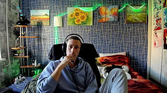 CuteBoy228 online show from 10-31-25, 12:24