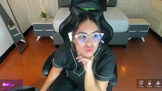 lissa jhonsoon online show from 11-15-25, 01:42