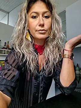 Snapshot of CelynaRoss chatting on 05-12-26, 01:17 CelynaRoss online show from 05-12-26, 01:17