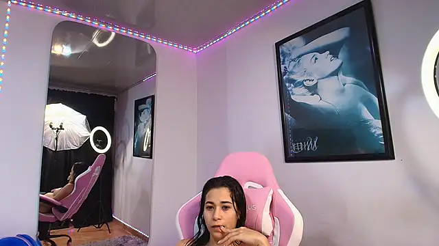 GraceWallace  online show from 11-13-25, 01:53