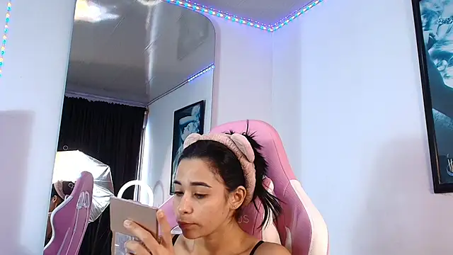 GraceWallace  online show from 01-12-26, 06:15