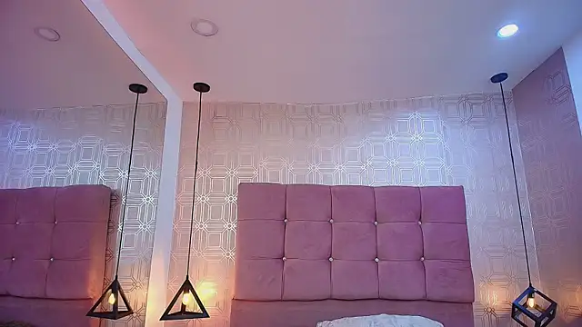 LexieBloom online show from 10-27-25, 04:13