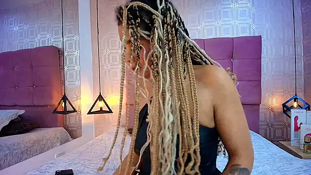 LexieBloom online show from 10-24-25, 04:11