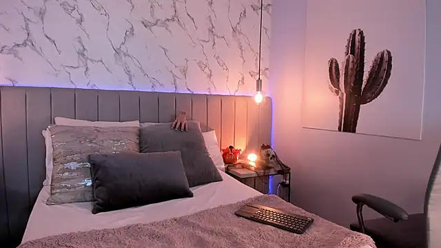 Karlla Brown online show from 10-31-25, 01:19