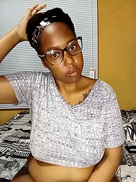 Snapshot of PreggyBunny chatting on 10-17-25, 10:22 PreggyBunny online show from 10-17-25, 10:22