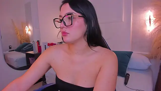 Snapshot of cristina_gallardo chatting on 05-09-26, 02:37 cristina gallardo online show from 05-09-26, 02:37
