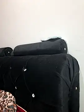 Hanna Kieran online show from 10-24-25, 02:27