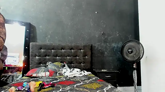 Kat Valen online show from 11-01-25, 01:12