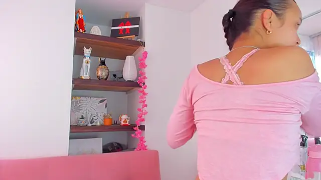 Snapshot of Danesacronin chatting on 11-27-25, 08:42 Danesacronin online show from 11-27-25, 08:42