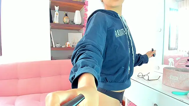 Snapshot of Danesacronin chatting on 11-05-25, 07:39 Danesacronin online show from 11-05-25, 07:39