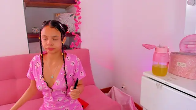 Snapshot of Danesacronin chatting on 11-25-25, 08:09 Danesacronin online show from 11-25-25, 08:09