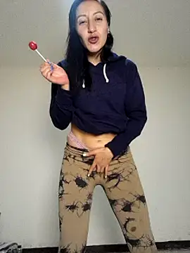 Oriana111 online show from 10-21-25, 04:45