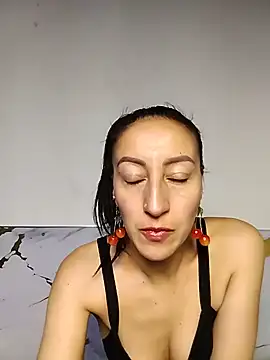 Snapshot of Oriana111 chatting on 06-12-26, 12:47 Oriana111 online show from 06-12-26, 12:47