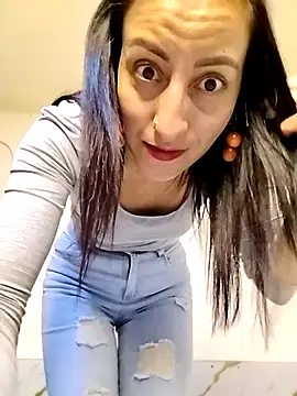 Snapshot of Oriana111 chatting on 05-05-26, 02:58 Oriana111 online show from 05-05-26, 02:58