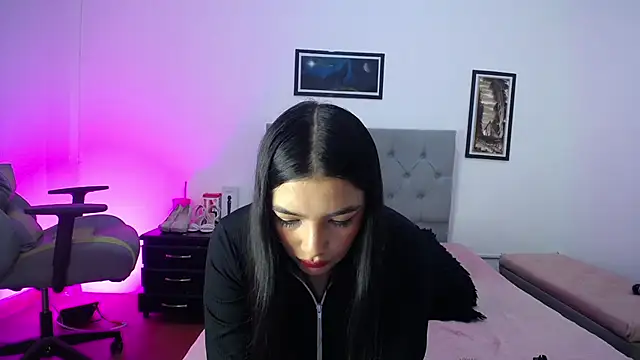 Esmeraldaa- online show from 10-19-25, 04:48