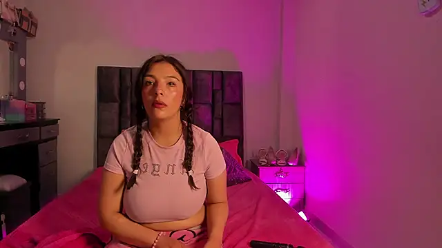 Esmeraldaa- online show from 11-26-25, 09:09