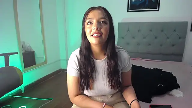 Esmeraldaa- online show from 11-13-25, 05:22