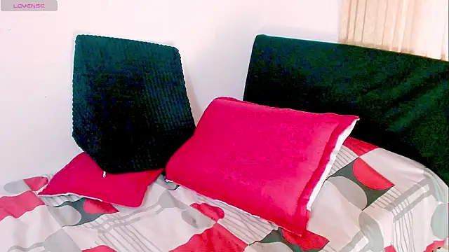 Kendraline1 online show from 04-19-26, 05:03