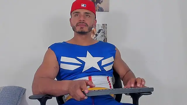 Snapshot of magnusclark chatting on 06-11-26, 12:32 magnusclark online show from 06-11-26, 12:32