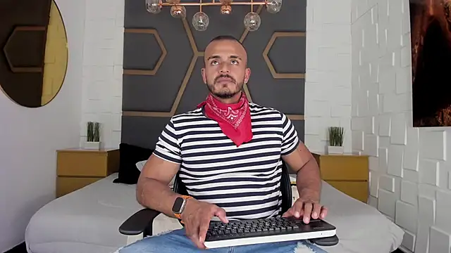 Snapshot of magnusclark chatting on 09-16-25, 05:58 magnusclark online show from 09-16-25, 05:58