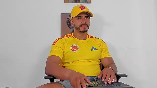 Snapshot of magnusclark chatting on 06-04-26, 07:18 magnusclark online show from 06-04-26, 07:18