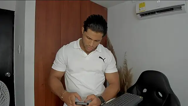 Snapshot of Evansdark1 chatting on 04-25-26, 10:07 Evansdark1 online show from 04-25-26, 10:07