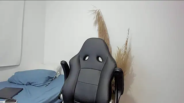 Snapshot of Evansdark1 chatting on 03-29-26, 11:28 Evansdark1 online show from 03-29-26, 11:28