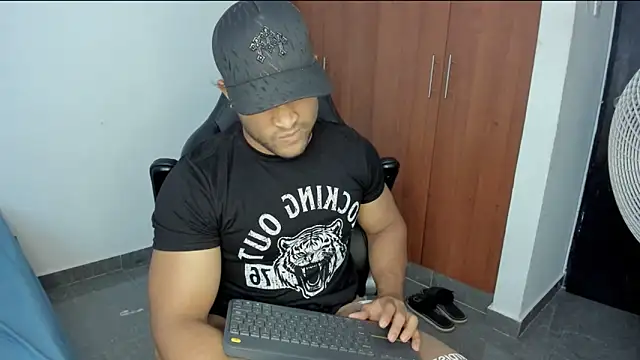 Snapshot of Evansdark1 chatting on 04-14-26, 10:15 Evansdark1 online show from 04-14-26, 10:15