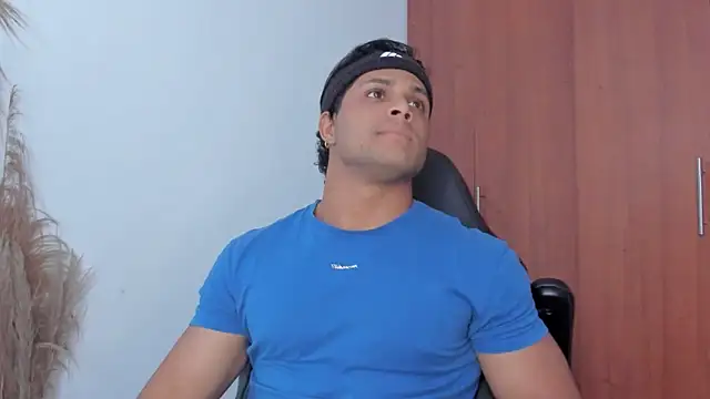 Snapshot of Evansdark1 chatting on 03-25-26, 10:19 Evansdark1 online show from 03-25-26, 10:19