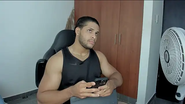Snapshot of Evansdark1 chatting on 05-19-26, 10:50 Evansdark1 online show from 05-19-26, 10:50