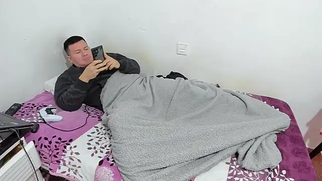 Snapshot of fuckynations chatting on 02-23-25, 04:35 fuckynations online show from 02-23-25, 04:35